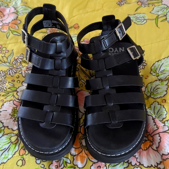 Black Madden Girl Size 3 Sandals-worn once - Picture 1 of 4